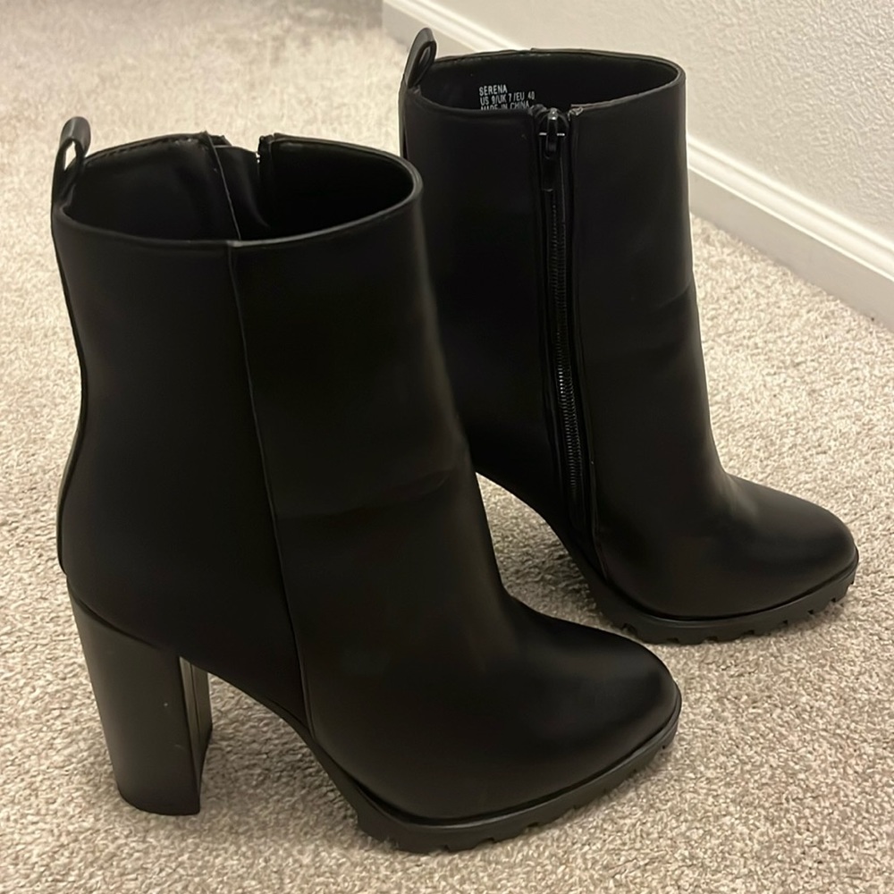 JustFab Serena Black Booties - Women 9